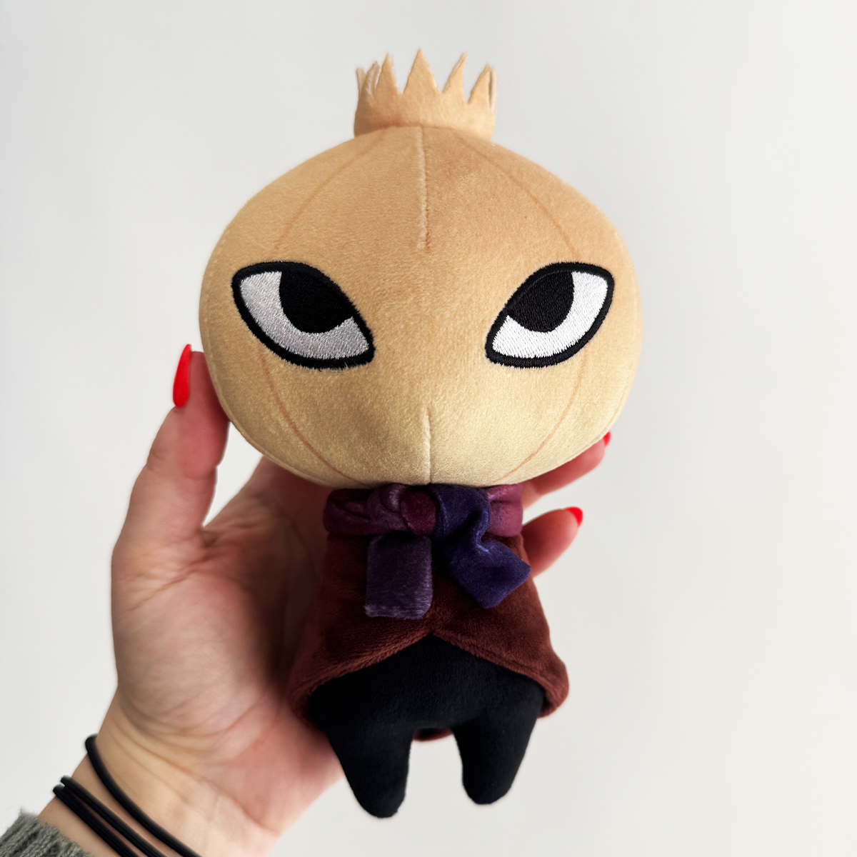 LAYERS DEEP - ONION PLUSHIE